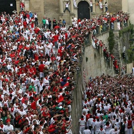 El Hogar De San Fermin Apartman Pamplona Kültér fotó